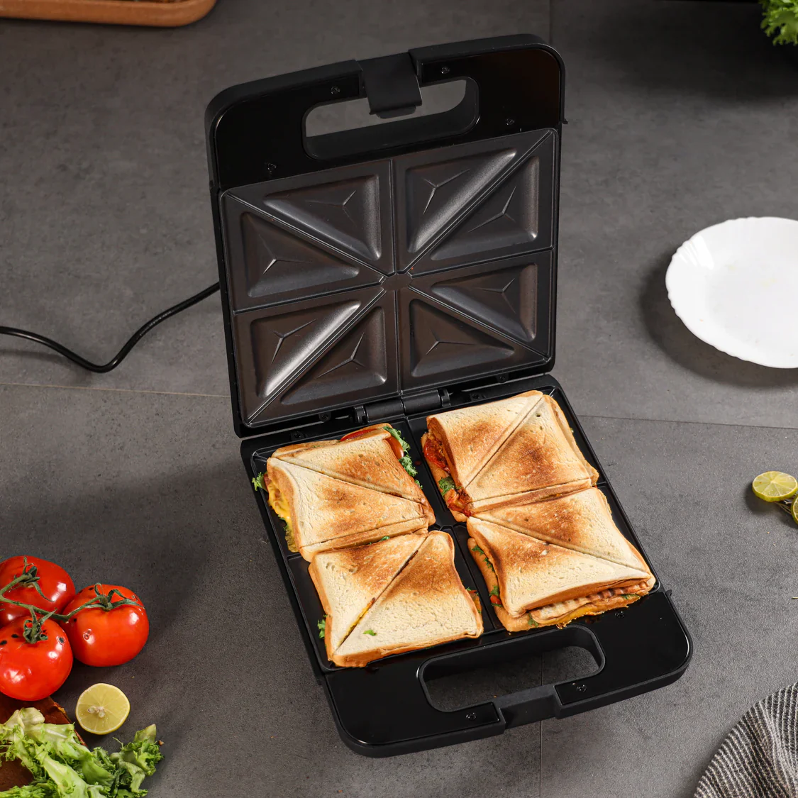 Geepas Sandwich Maker (4Slice) GST5391N - Image 5