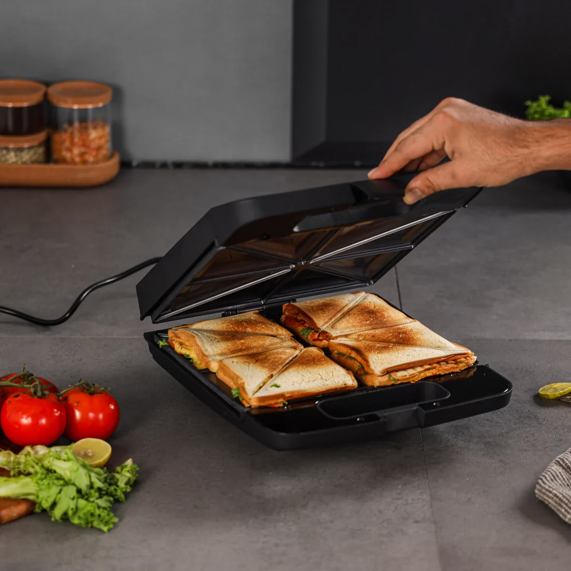 Geepas Sandwich Maker (4Slice) GST5391N - Image 6